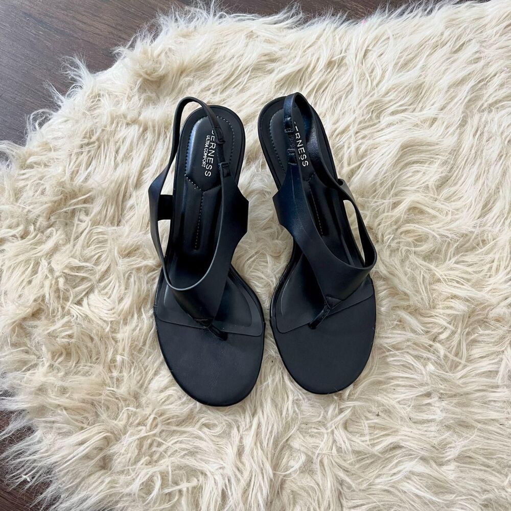 Freddy Kitten Heel Thong Sandal Berness Black Size US 8.5